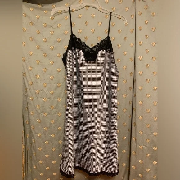 Ralph Lauren Women’s Checkered Slip size Medium - Picture 2 of 5